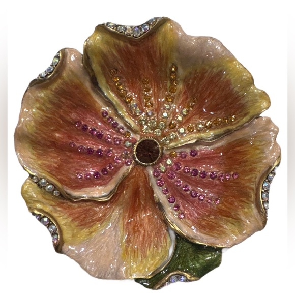 Jay Strongwater Flora & Fauna
Pansy Trinket Tray
Color:Jolene
5043 - Picture 1 of 2